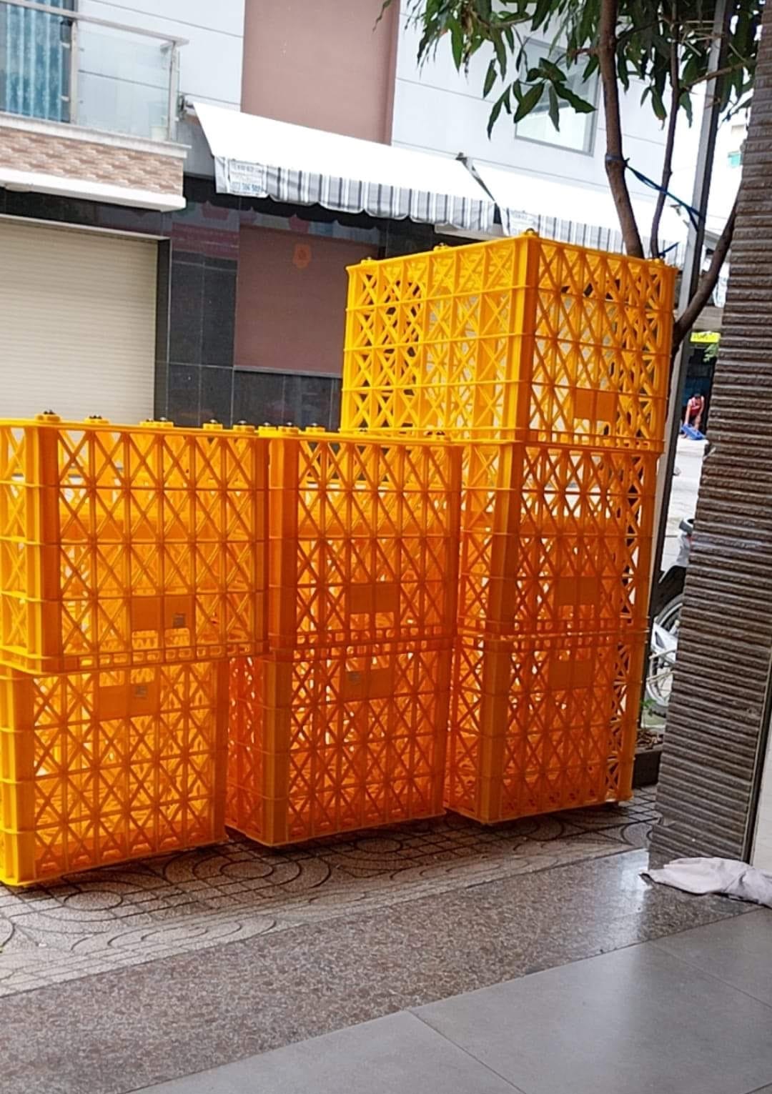 Sóng nhựa đựng hàng có 8 bánh xe tại bình dương