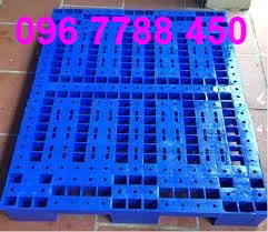 Pallet nhựa kê hàng, dùng xe nâng hàng công nghiệp giá rẻ