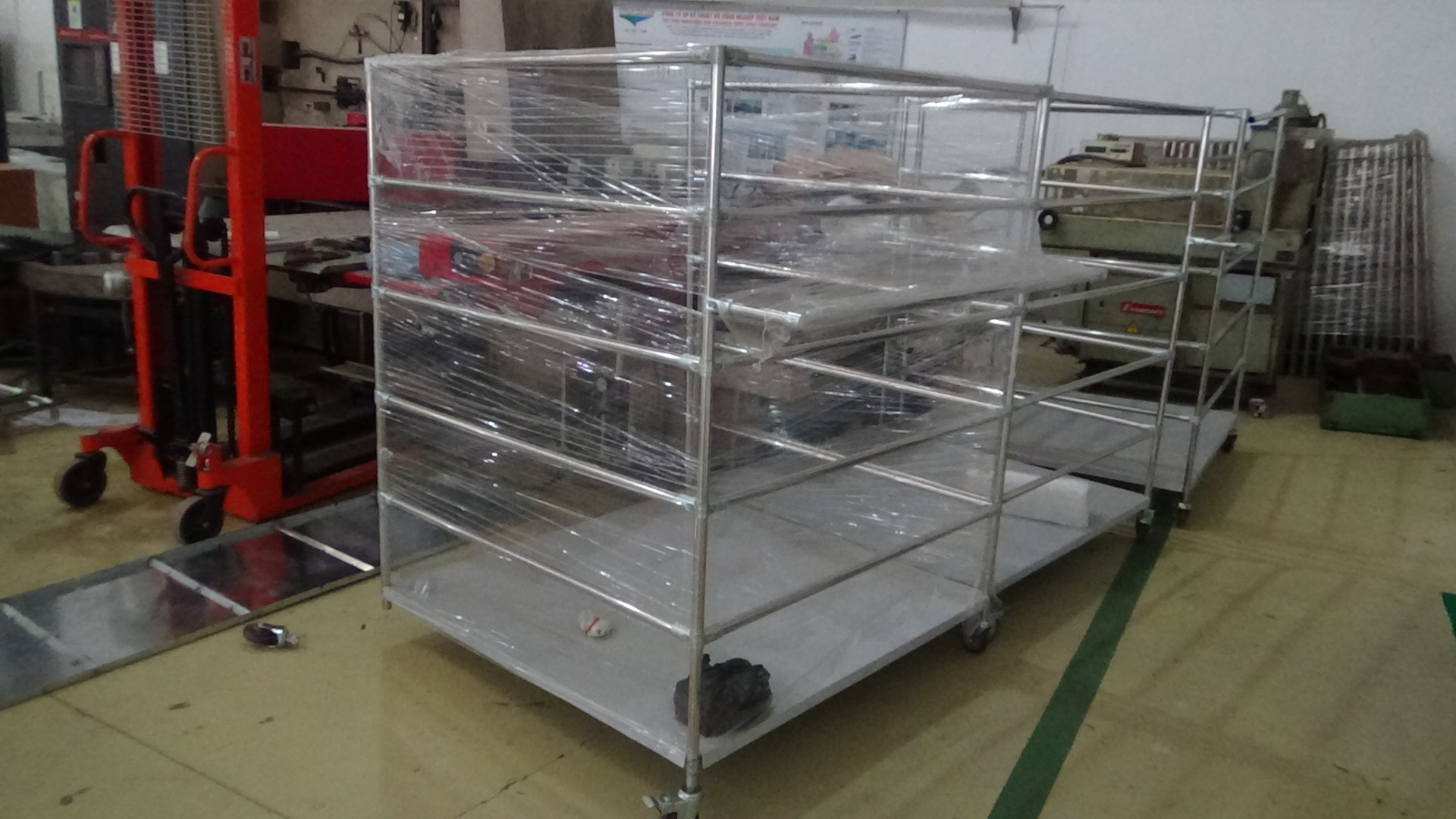 Xe đẩy hàng inox 3 tầng