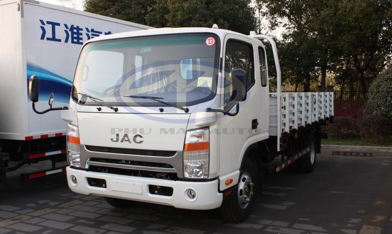 xe tải jac 1 tấn 9 cabin isuzu rộng rãi .