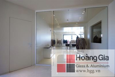 Cửa kính thủy lực kính an toàn Hoàng Gia Glass