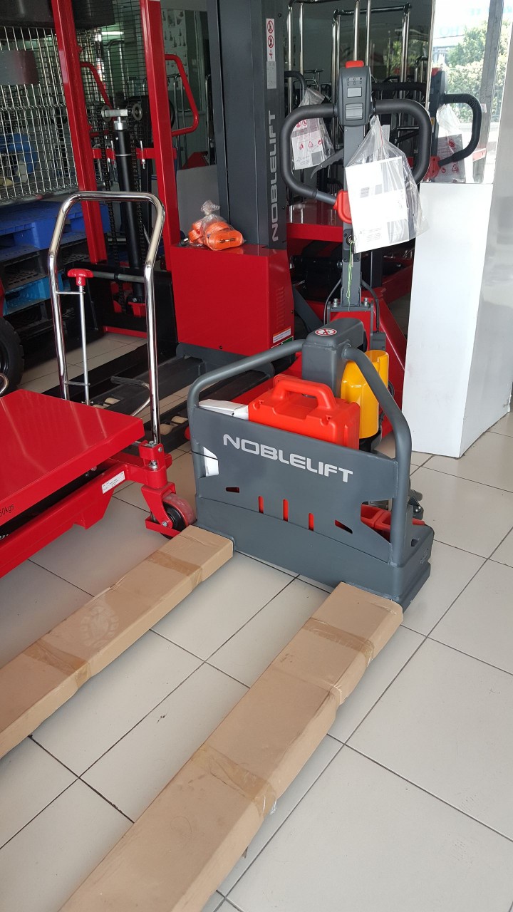 Xe nâng điện thấp Noblelift Germany 1500kg chính hãng