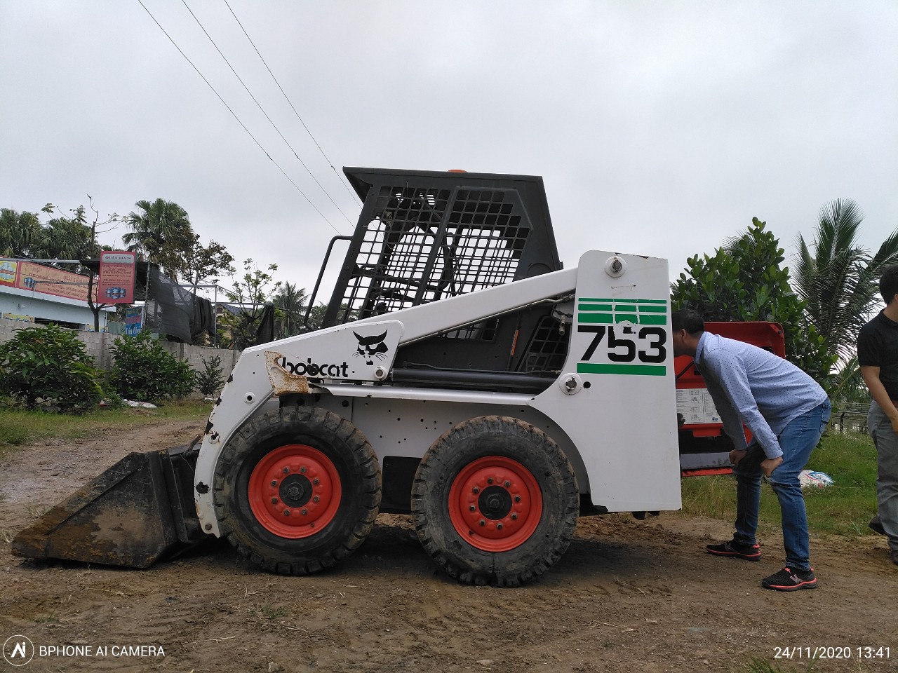 Thanh lý máy xúc lật mini Bobcat 753