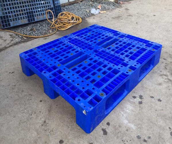 Pallet nhựa giá siêu rẻ