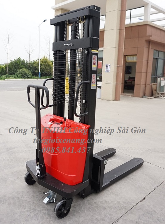 Xe nâng bán tự động 1500kg nâng cao 3 mét