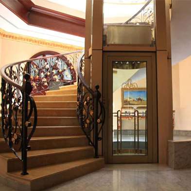 Thang máy kéo cáp