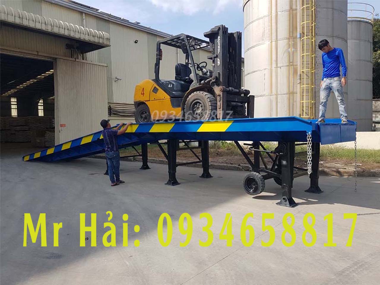 CUNG CẤP CẦU DẪN XE NÂNG LÊN CONTAINER TẠI NHÀ MÁY XIN RONG Ở LONG AN