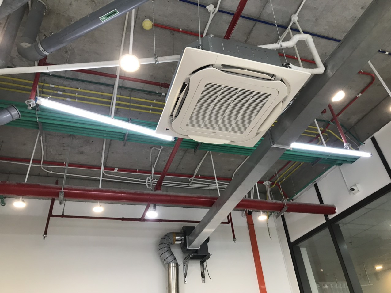 giới thiệu đến bạn chiếc máy lạnh âm trần mang thương hiệu Daikin