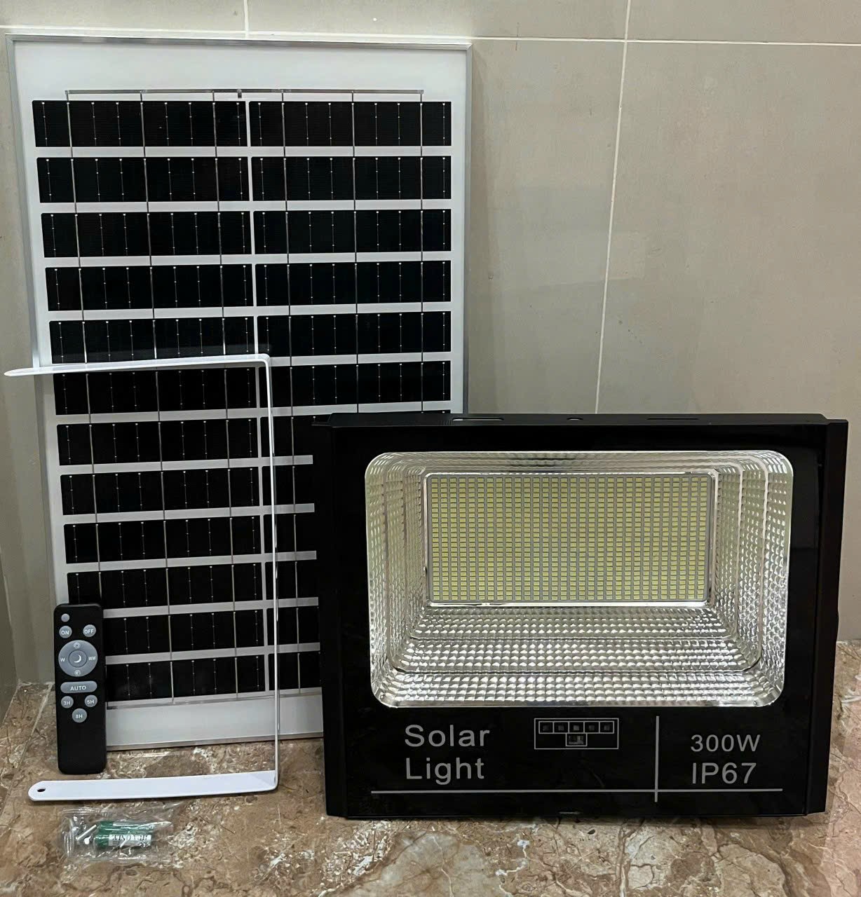 Đèn năng lượng mặt trời 300W chính hãng giá tốt.