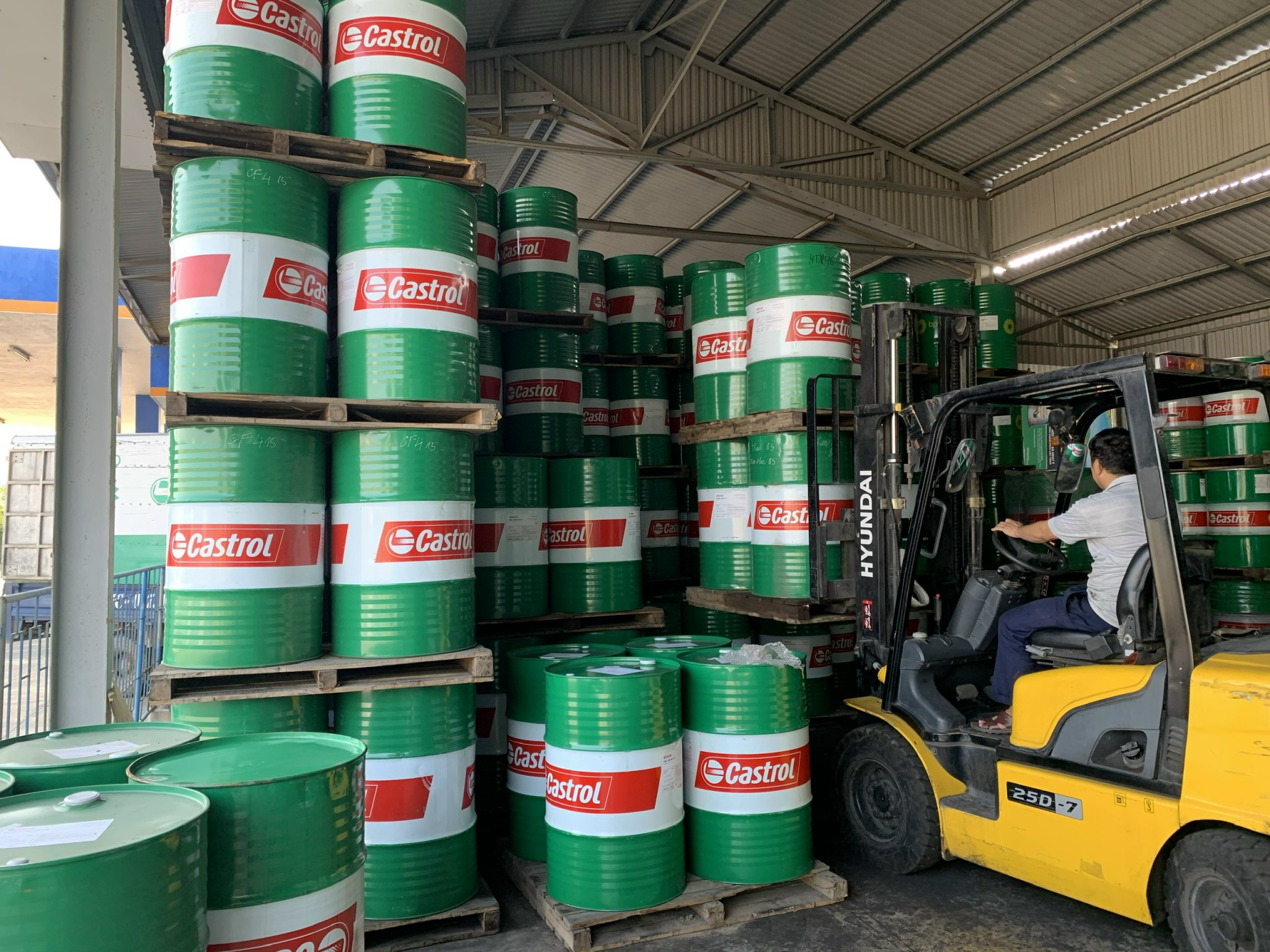 Đại lý bán dầu nhớt động cơ Castrol Bp chính hãng, giá tốt TPHCM – 0942.71.70.76