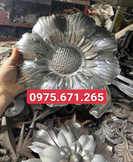 Mẫu hoa hướng dương dập lớn cho cổng sắt