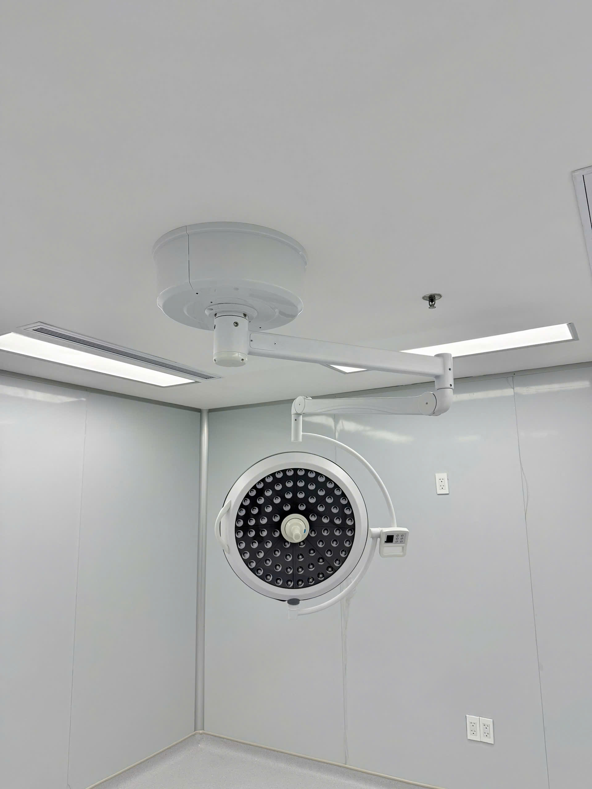 Đèn mổ treo trần Led700 Hi-MEC