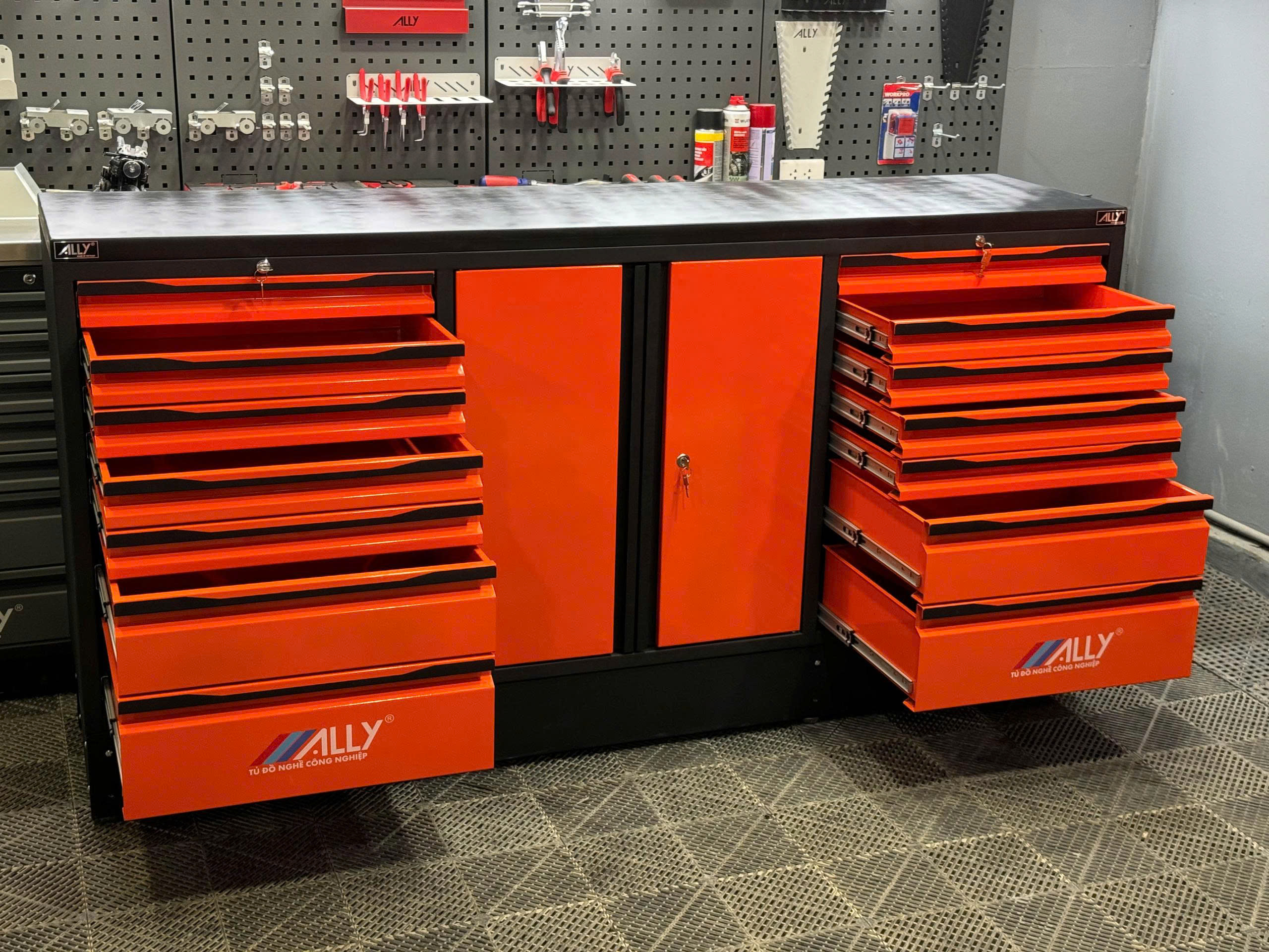HỆ TỦ THAO TÁC ALLY QT-HT27 – GIẢI PHÁP LƯU TRỮ & THAO TÁC CHUYÊN NGHIỆP CHO XƯỞNG CƠ KHÍ, NHÀ MÁY