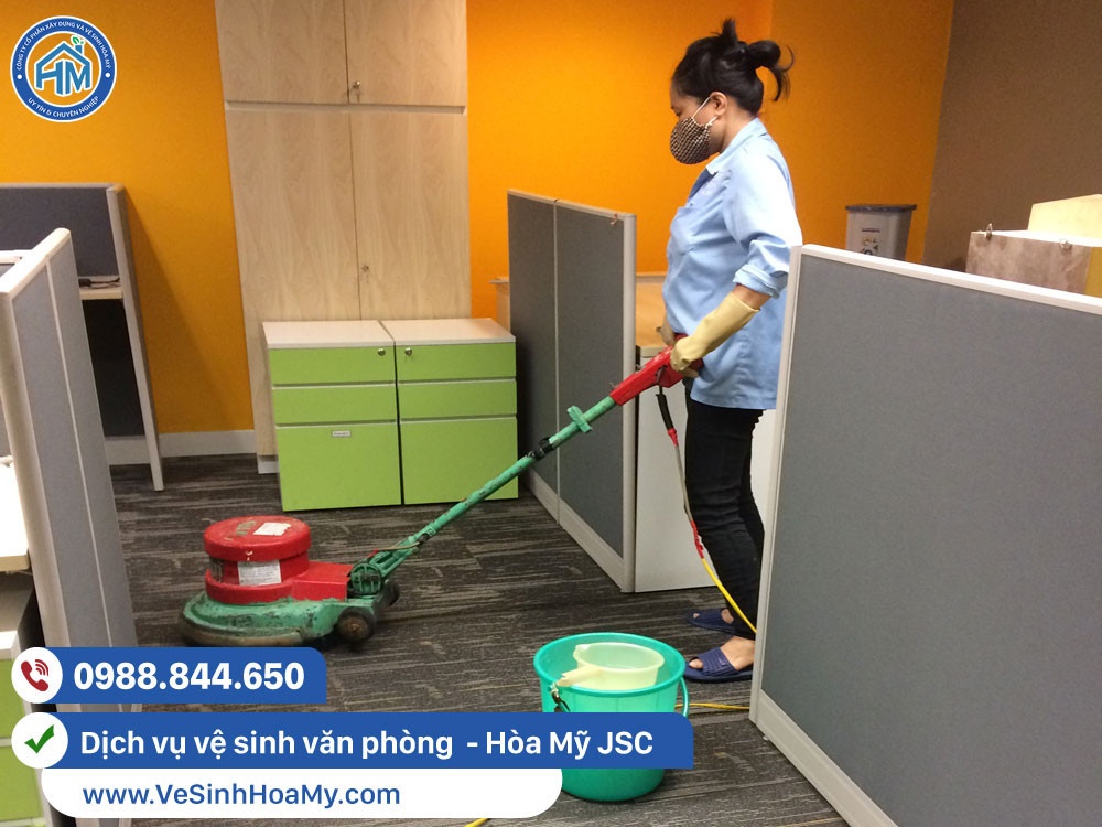 Cắt cỏ, chăm sóc cảnh quan, cung cấp tạp vụ