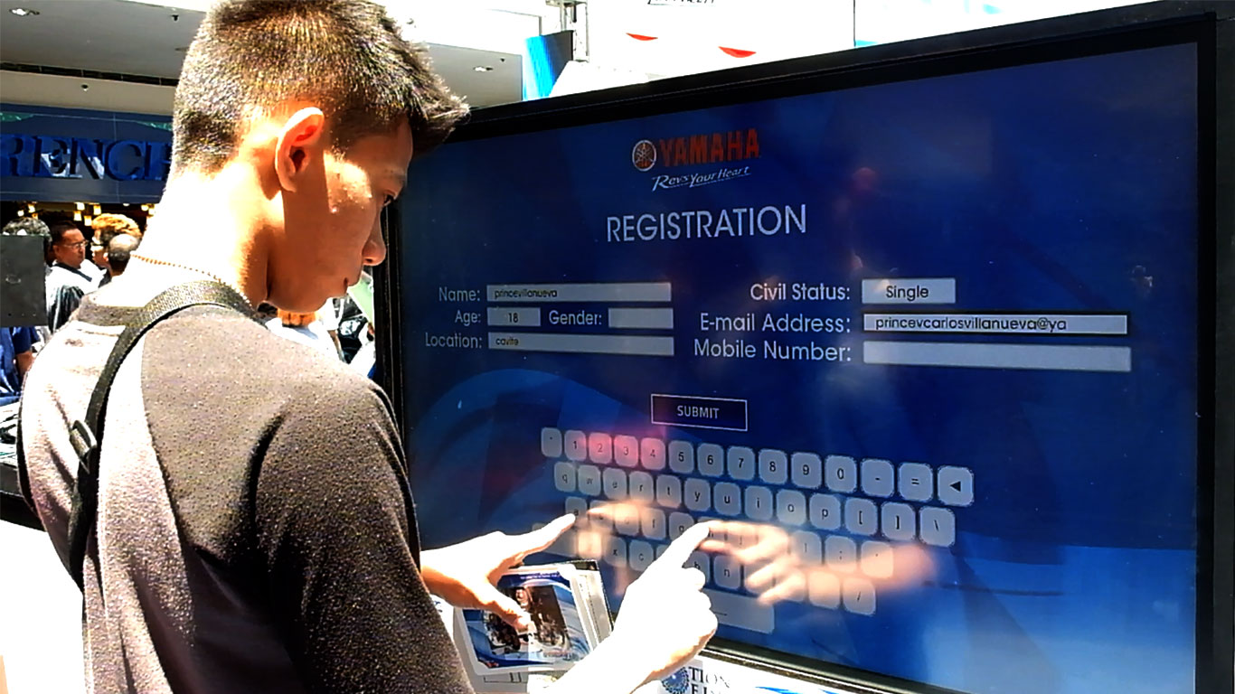 Bạn cần thuê màn hình cảm ứng tổ chức sự kiện? Đã có Hoàng Trần hiện diện